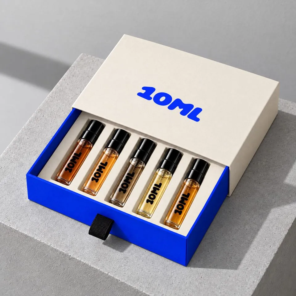 10ML-Duftproben-Set mit 5 Parfums in 3 ml, die Fläschchen in einer Reihe aufgestellt