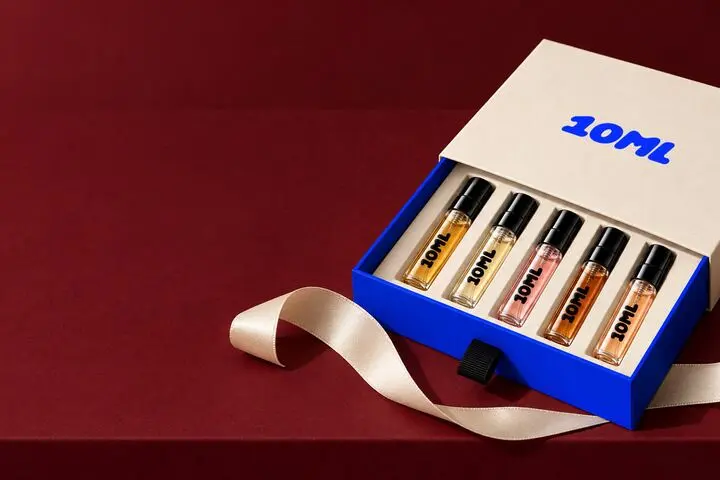 10ML-Duftproben-Set mit 10 Parfums in 3 ml, auf Bordeauxrot