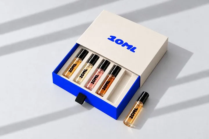 10ML-Duftproben-Set mit 5 Parfums in 3 ml, die Fläschchen in einer Reihe aufgestellt